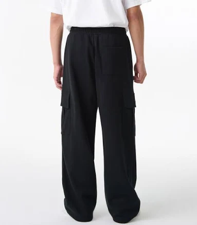 MUSINSA STANDARD One Tuck Wide Cargo Sweat Pants
