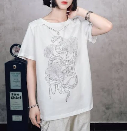 Snake Lily Graphic Chain Collar Tee