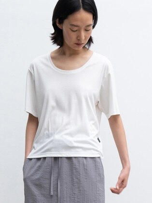 Half-sleeve T-shirt