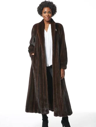 Custom-Made NAFA or SAGA Select Female Mink Fur Coat with Full Swing