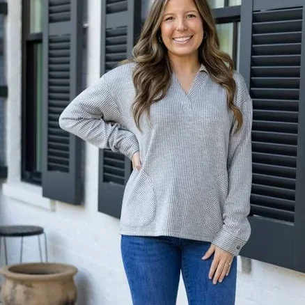 Two-Tone Ribbed Round Pocket Pullover