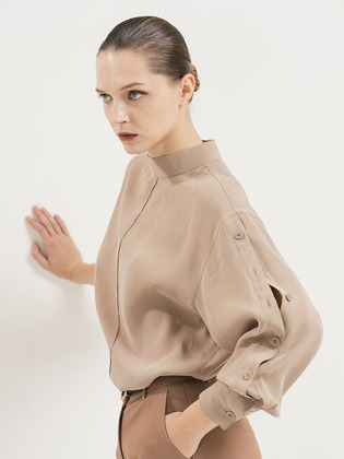 Buttons Pointed Blouse