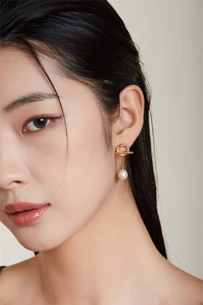 Minimalist Pearl Dangle Earrings