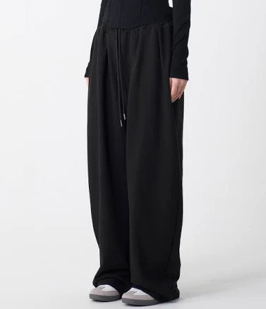 UNKNOWN PLANET Two-Tuck Wide Curved Sweatpants