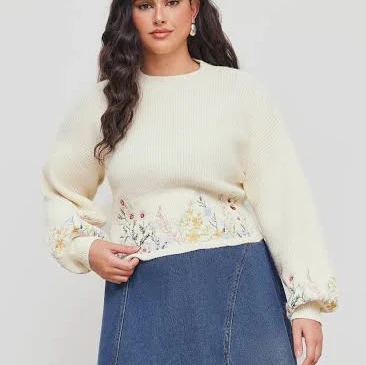 Knit Fabric Round Neckline Floral Embroidery Sweater