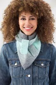 Triangle Tied Scarf (Knit)