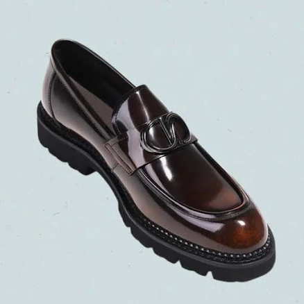 Iconic Logo Buckle Lug Leather Loafers