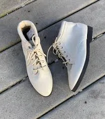 VINTAGE White Leather Lace-Up Ankle Boots || Skinny Lace Western Ankle Booties, 7