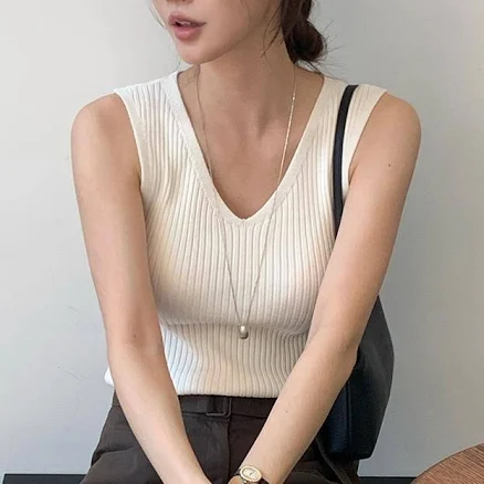 LOOKAST LENA Ribbed V-Neck Sleeveless Knit