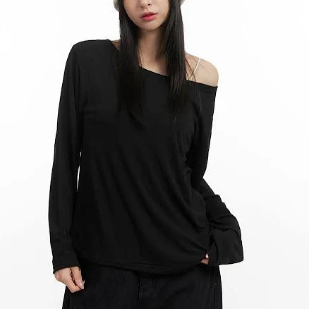 Loose-Fit Unbalanced Top