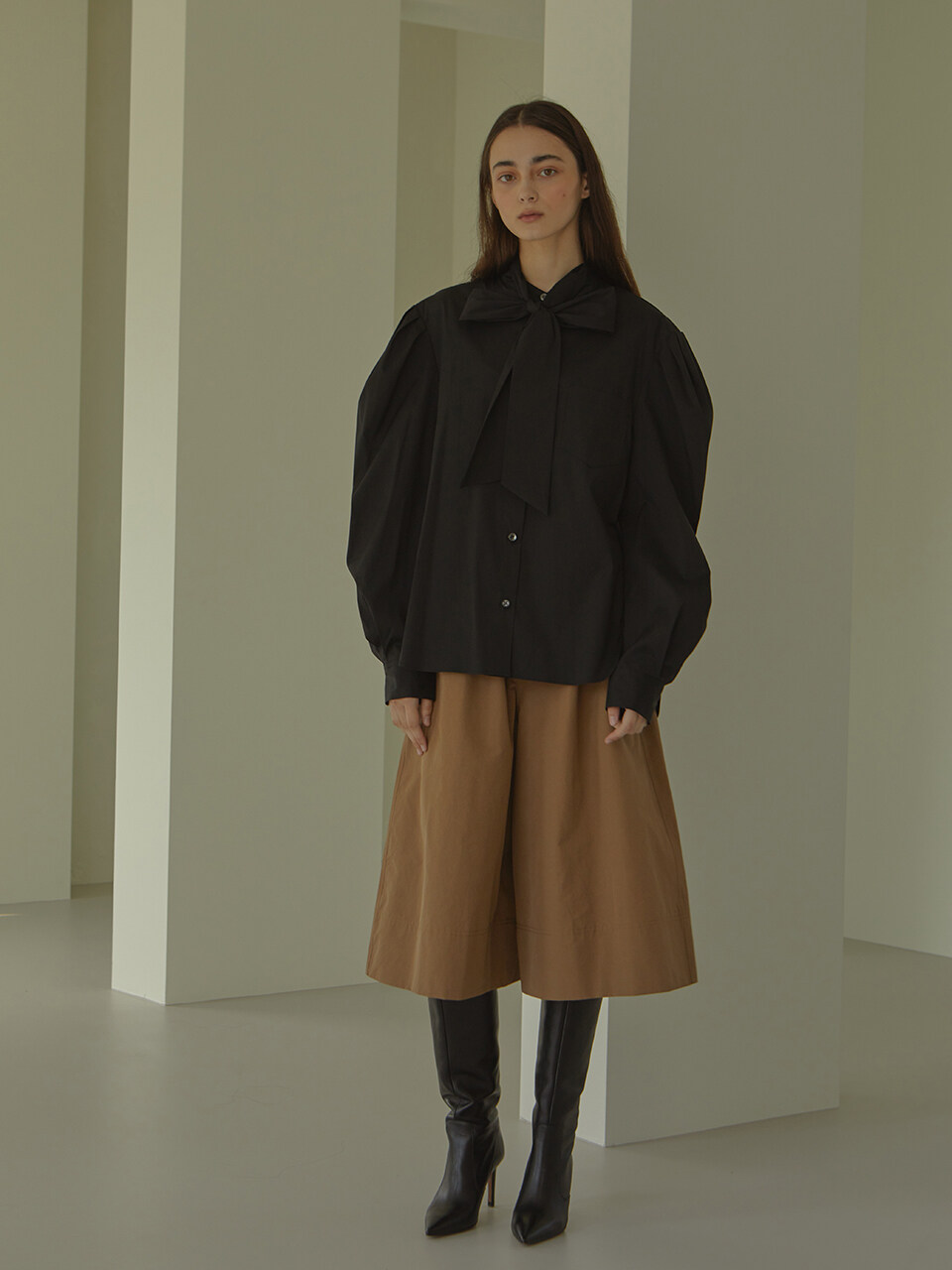 DEMERE Collar Strap Shirt (Black)