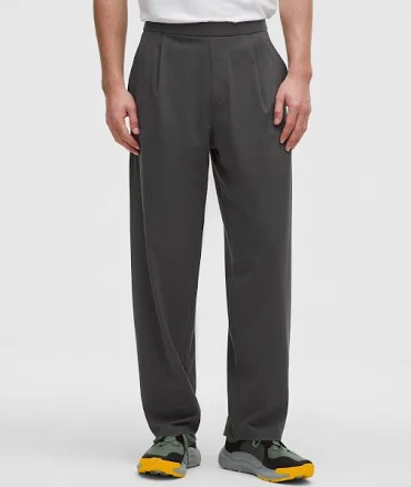 Men's lululemon Daydrift Relaxed-Fit Pleated Trouser Regular