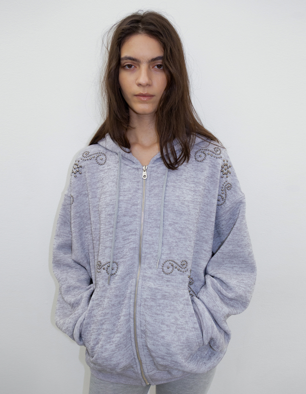 ORNAMENT STUDDED HOODIE_ONZI_EDITION, GRAY