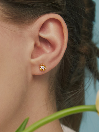 Foggy Flower Earring