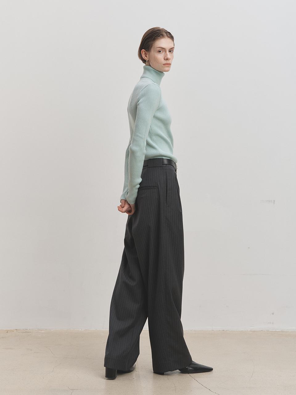 SLIM-FIT RIBBED TURTLENECK SWEATER [GREEN]