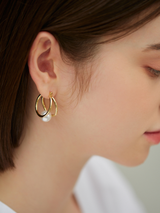 Merry Pearl Hoop Earring