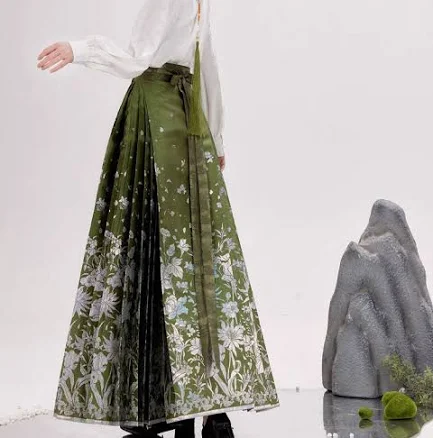 Sea of Flowers Mamianqun Floral Mother-of-Pearl Skirt