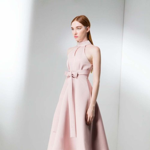 Shaved shoulders satin ribbon dress