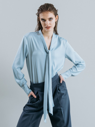 Flowing Muffler Blouse