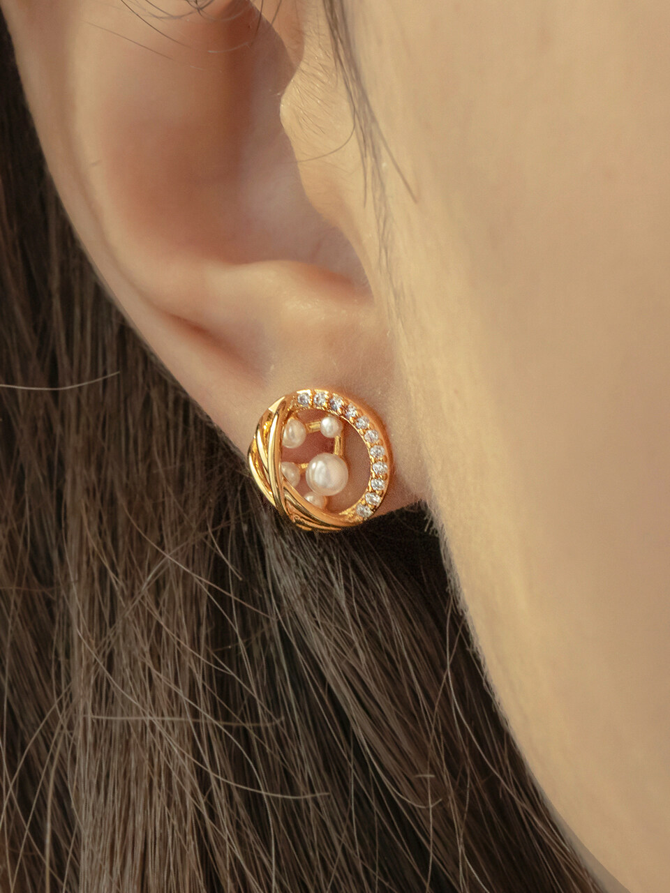 Breeze Dot Earring