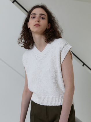 Crop V-neck Knit Vest
