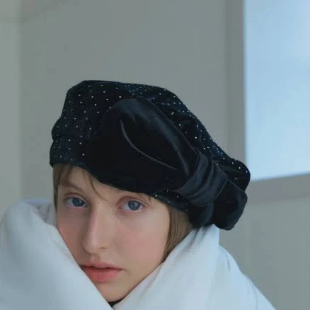 POESIEDAME VELVET BOW BERET IN SHINE