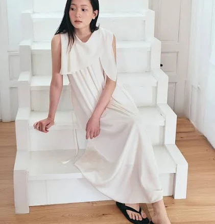 "TOWAV LU RUFFLE TIE Concept