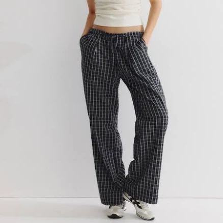 Ladies H&M Black Pull-On Pants