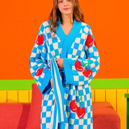 wigglewiggle LOUNGE ROBE (IVE & RIIZE Wear) Cherry