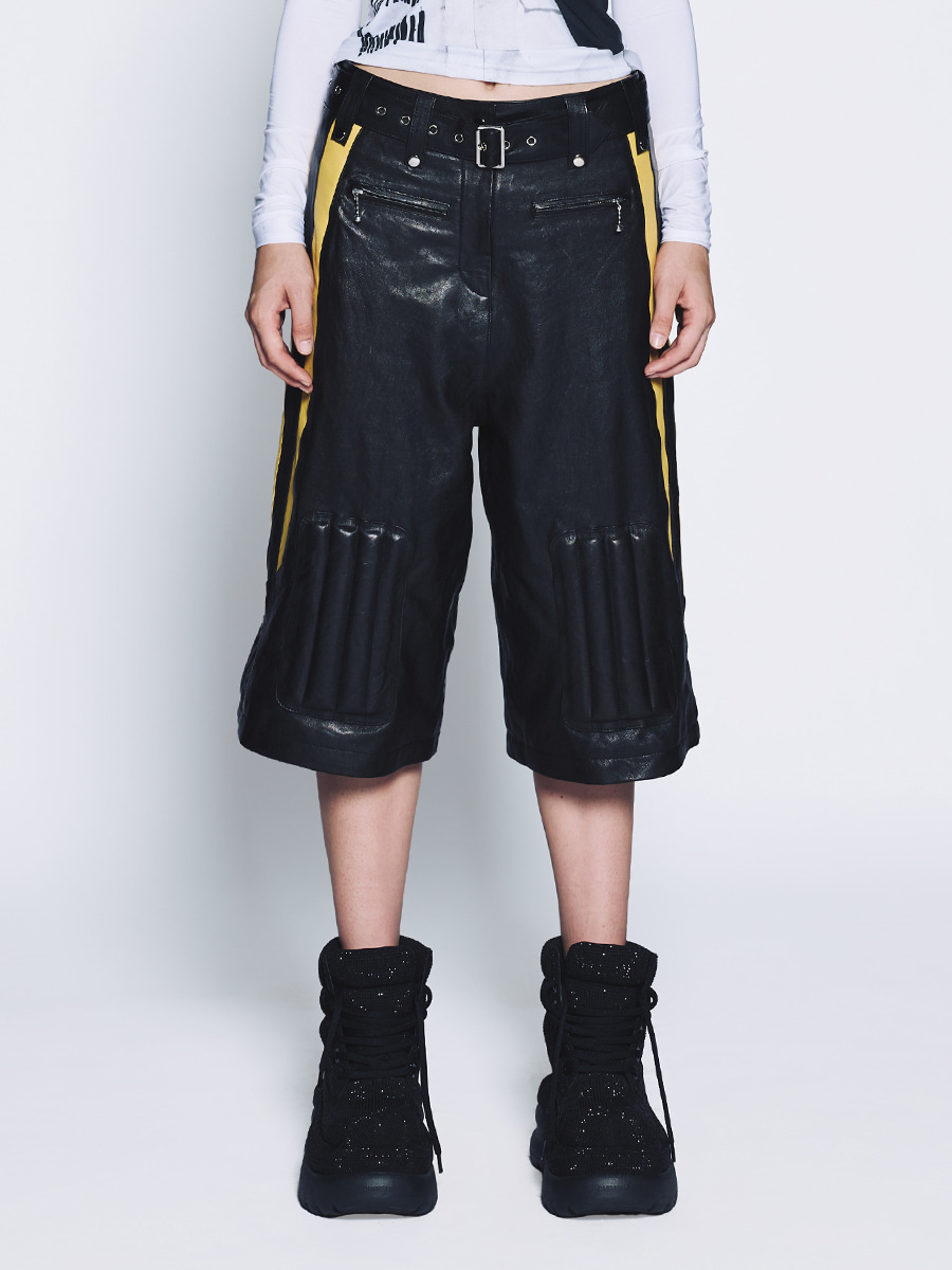 RACING EMBOSSED HALF PANTS_BLACK