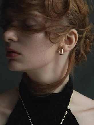 W Concept ille Lan Queen Earrings