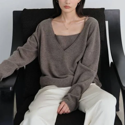 URAGO Yak Wool V-Neck Knit