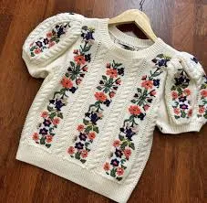 Alice + Olivia Darren Floral Embroidered Puff Sleeve Cropped Sweater Size XS/S