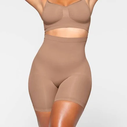 Skims Women's Seamless Sculpt Mid-Thigh Shorts