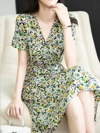 Hailey Classic V-Neck Floral Printed Dress