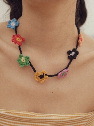 Color Flower Knit Necklace