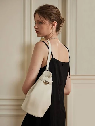 LOVE CHARM Agnes Sling Bag