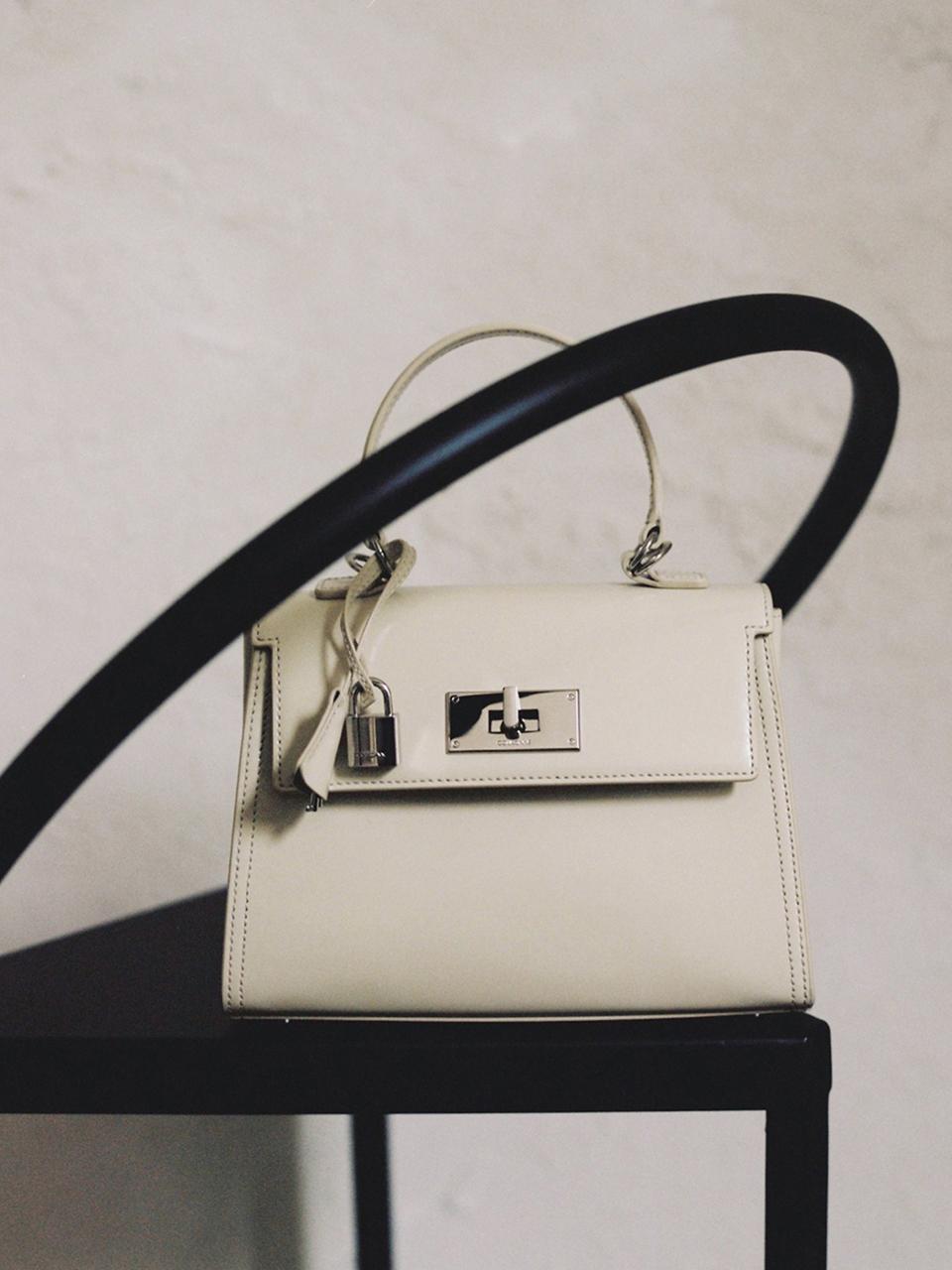 Stephanie Classic Tote 24 Bag