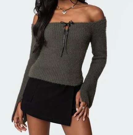 Edikted Women's Off-the-Shoulder Ribbed Knit Top