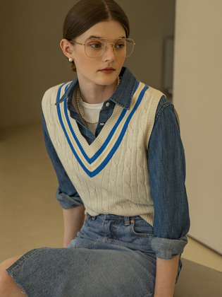 Color Line Cable Knit Vest