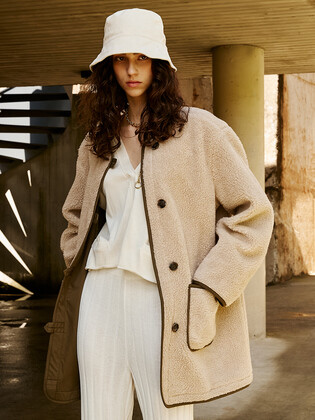 Coloration Trim Fleece Coat