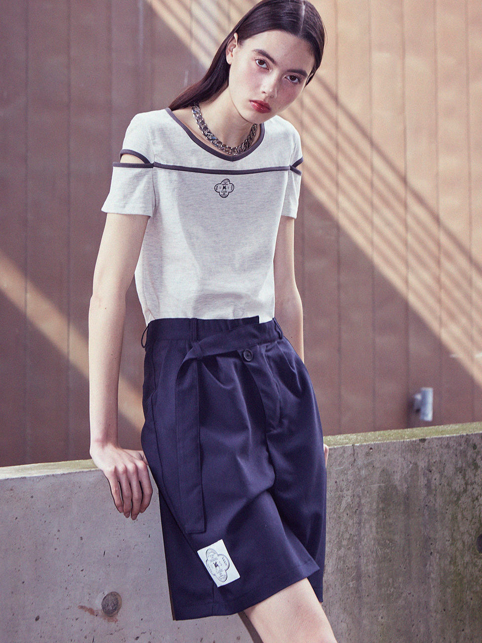 [LINE] Asymmetric Strap Bermuda Pants