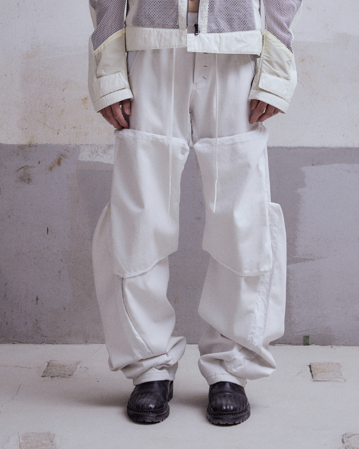 RUINED MASS DENIM TROUSERS WHITE
