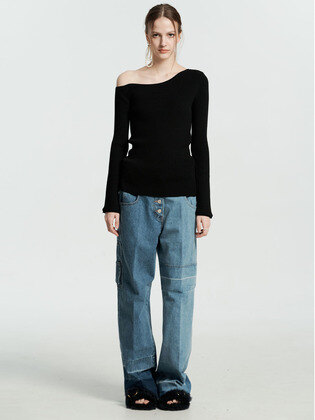 Unbalance Shoulder Knit Top