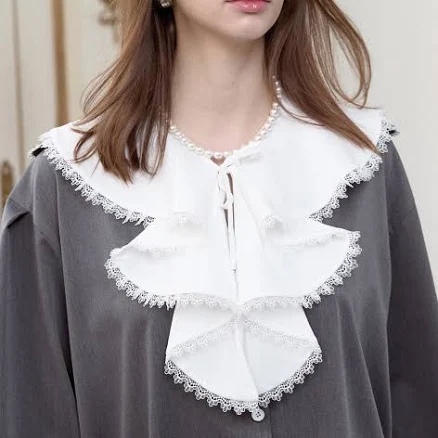 Vintage Ruffle Collar
