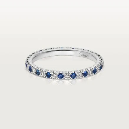 Woman Etincelle de Cartier wedding band