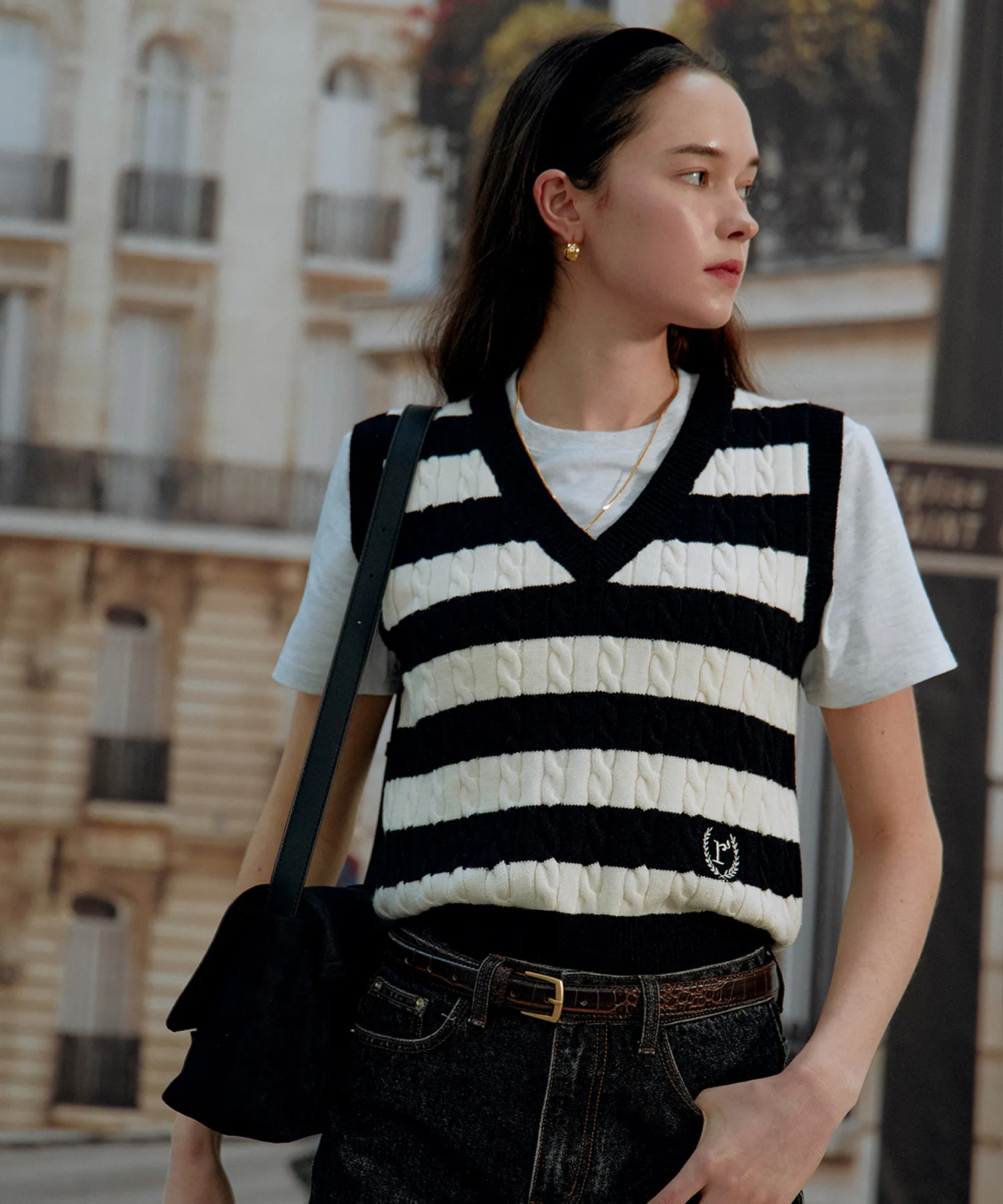 V NECK CABLE KNIT VEST BK+IV