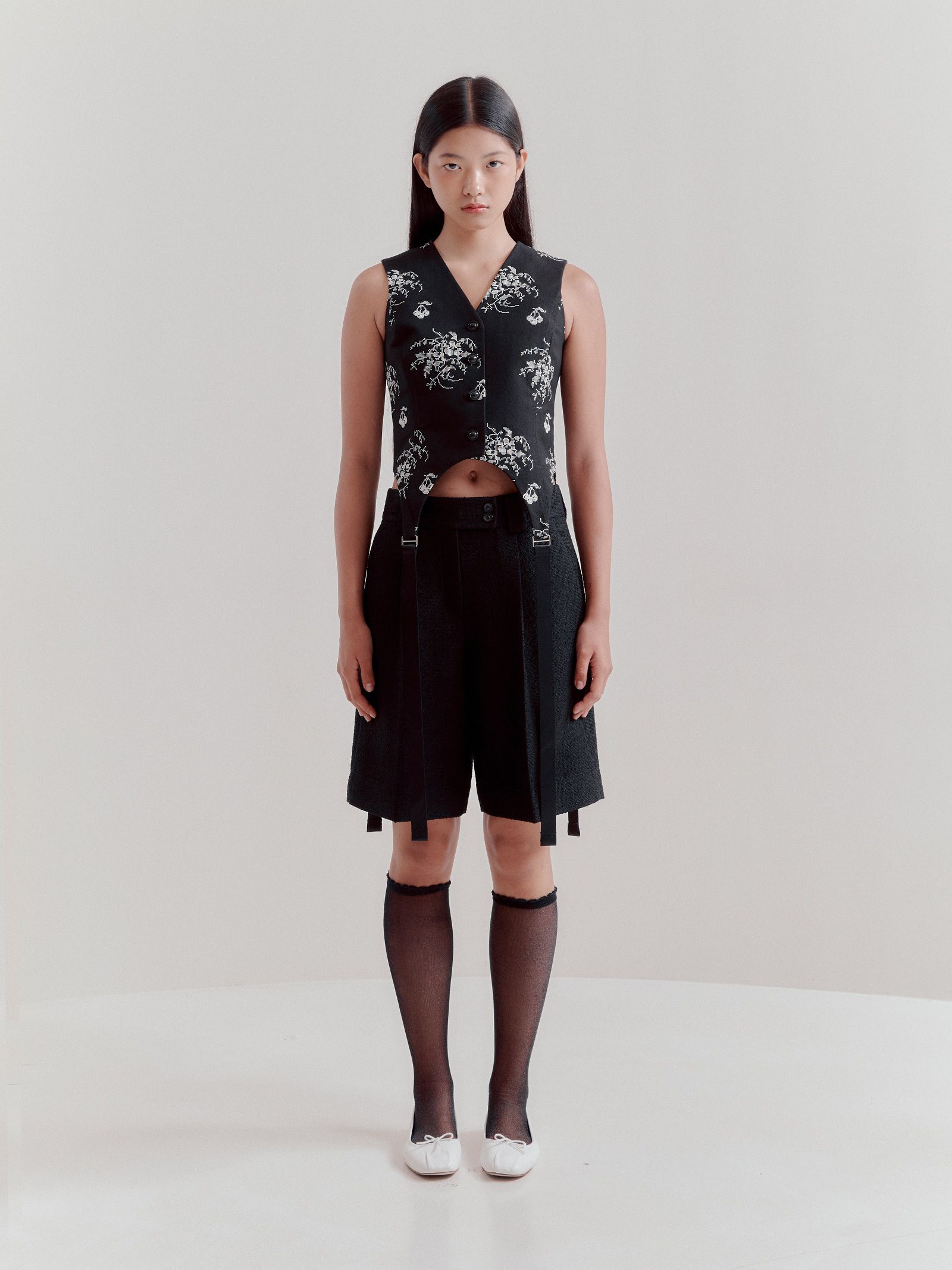 GARTER BELT DETAILED TAILORED VEST-BLACK